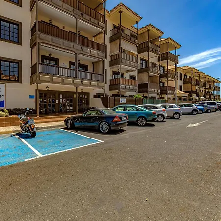 Atlantis 3 One Bedroom, Sea Front, In Complex With Pool *