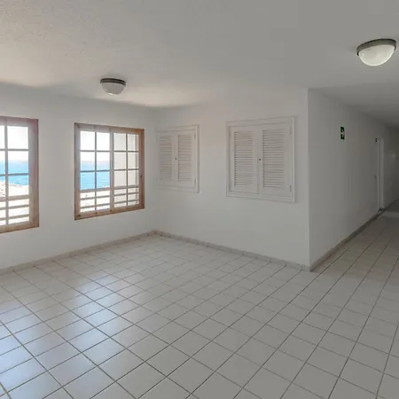 Atlantic 3 One Bedroom, Sea Front, In Complex With Pool