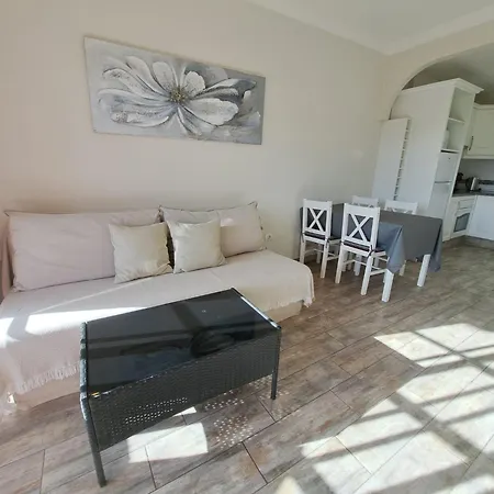 Atlantis 3 One Bedroom, Sea Front, In Complex With Pool Costa Del Silencio